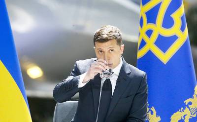 Владимир Зеленский - Владимир Корнилов - Зеленского поймали на незнании цветов украинского флага - svpressa.ru - Москва - Россия - Украина - Киев