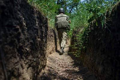 Украина сообщила о ранении своего военного в Донбассе - lenta.ru - Украина - Киев - ДНР