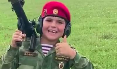 В Чечне ребенок в форме Росгвардии выстрелил из гранатомета со словам «Ахмат – сила!» - newizv.ru - Россия - респ. Чечня