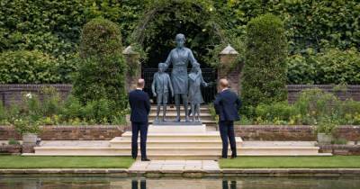 принц Уильям - принц Гарри - принцесса Диана - В Затонувшем саду Кенсингтонского дворца открыли памятник принцессе Диане (фото, видео) - focus.ua - Украина