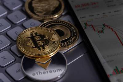 Биткоину предсказали болезненное будущее - lenta.ru - Китай - США - Англия