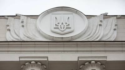 Владимир Зеленский - Владимир Шаповалов - Эксперт осудил принятие Верховной радой закона о коренных народах - russian.rt.com - Россия - Украина