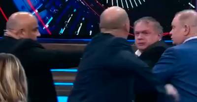 Евгений Попов - Российский политолог облил водой украинского журналиста на съёмках "60 минут" - reendex.ru - Россия - Украина