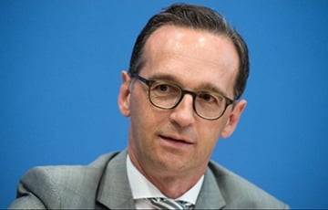 Доминик Рааб - Глава МИД Германии передал британскому министру проспоренный ящик пива - charter97.org - Украина - Англия - Белоруссия - Германия - Рим