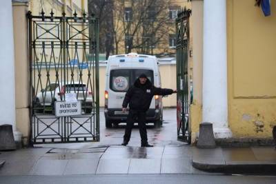 Мариинская больница сменит охрану после инцидента с торговцем китайскими массажерами - spb.mk.ru - Twitter