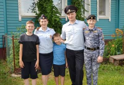 Майор Оксана + майор Андрей живут в Кунгурском округе, воспитывают троих сыновей и строят дом - iskra-kungur.ru - Пермь - Ленск