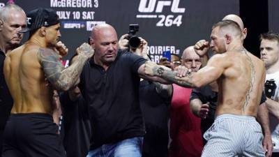 Дастин Порье - Конор Макгрегор - UFC 264. Макгрегор и Порье уложились в вес, соперница Куницкой провалилась - vesti.ru - Ирландия