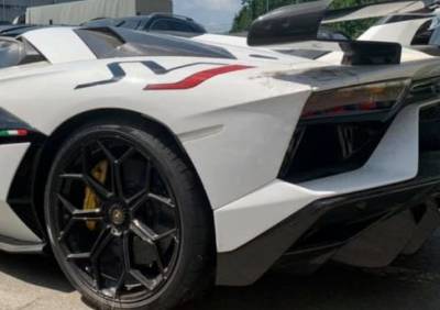 Киевские таможенники выявили нелегально завезенный в Украину суперкар Lamborghini Aventador. ФОТО - enovosty.com - Украина - Израиль