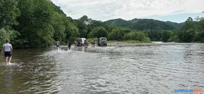 Отдыхающие сахалинцы помогли задержать пьяного водителя на пляже - sakhalin.info
