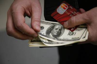 Продавцы начали обманывать российских покупателей при оплате картой - mk.ru