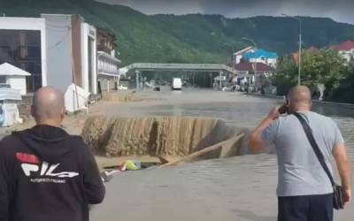 Дорога Джубга — Сочи: ливень полностью смыл асфальт в море - zr.ru - Россия - Сочи