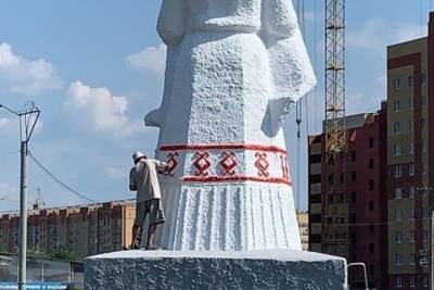 На въезде в Йошкар-Олу завершается реставрация скульптуры «Хлеб-соль» - mk.ru - респ. Марий Эл