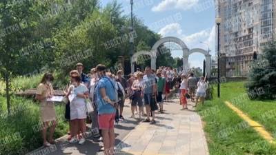 В Москве выстроились громадные очереди на вакцинацию «КовиВаком» — видео - 5-tv.ru - Москва