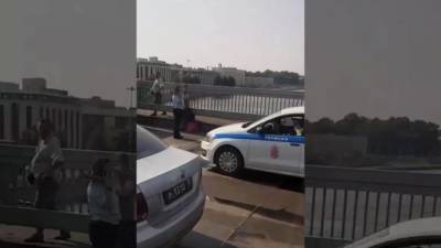 Питер Онлайн - На Володарском мосту столкнулись фургон, легковушка и мотоциклист - piter.tv - Санкт-Петербург