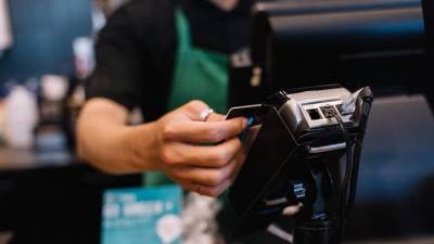 Аналитик рассказал об уловках магазинов при оплате картой - vm.ru