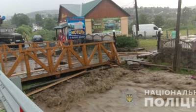 На Закарпатье мощный ливень затопил межобластную трассу (ФОТО) - lenta.ua - Украина - Закарпатская обл. - район Раховский