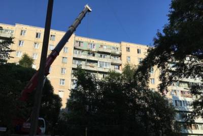 Остатки бетонных плит после обрушения балкона в Ленобласти убрали с помощью крана - spb.mk.ru - Ленинградская обл. - Санкт-Петербург - Светлогорск - р-н Выборгский
