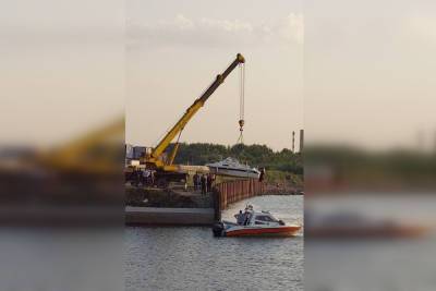 Один человек погиб после столкновения моторной лодки с бетонной набережной в Петербурге - spb.mk.ru - Санкт-Петербург