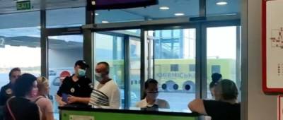 В «Борисполе» застряли пассажиры авиарейса в Батуми: видео - w-n.com.ua - Киев - Борисполь