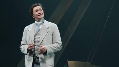 Сергей Безруков - Пятилетняя дочь Безрукова нарисовала картину в Третьяковской галерее — видео - 5-tv.ru