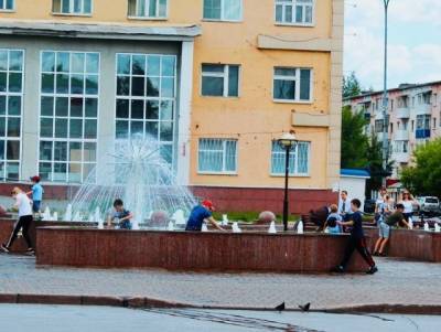 Глава кузбасского города попросила родителей запретить детям купаться в фонтане - gazeta.a42.ru