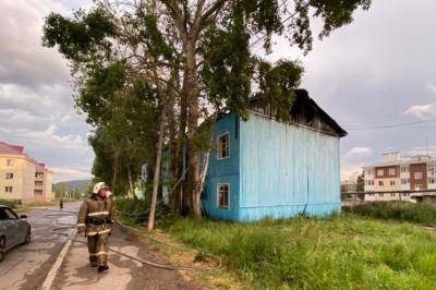 В Хабаровском крае пожарные спасли жителя горевшего жилого барака - hab.aif.ru - Хабаровский край