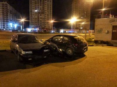 Мотоциклист атаковал автомобили на парковке в Липецке - lipetskmedia.ru - Россия - Липецк