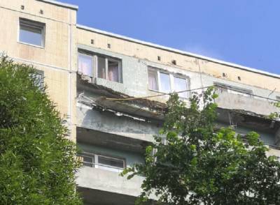 Два балкона обрушились с фасада девятиэтажного дома при демонтаже в Светогорске – фото - ivbg.ru - Украина - Ленинградская обл. - Санкт-Петербург - Светогорск