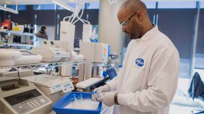 Энтони Фаучи - СМИ: Pfizer обсудит необходимость ревакцинации от коронавируса - profile.ru - США - Washington