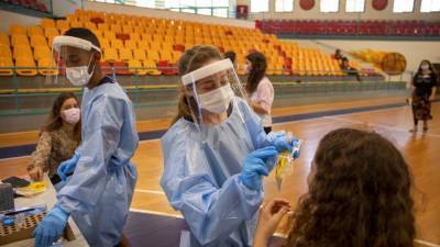 Израиль ускоряет вакцинацию подростков - ru.euronews.com - Израиль