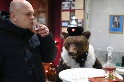 Владимир Путин - Владимир Гутенев - В Госдуме отказались защищать русскую водку - lenta.ru - Москва - Россия - Франция