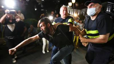 Ираклий Гарибашвили - В Тбилиси начался митинг за отставку премьера после смерти телеоператора - gazeta.ru - Грузия - Тбилиси
