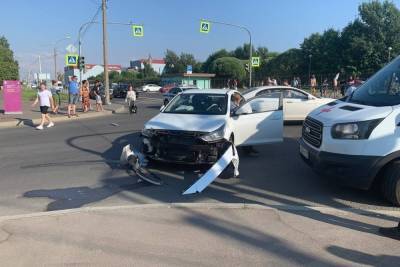 Мотоцикл протаранил Hyundai Solaris на Приморском проспекте - spb.mk.ru - Санкт-Петербург