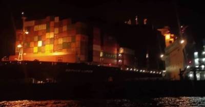 У побережья Малайзии столкнулись мегаконтейнеровоз и сухогруз (фото, видео) - focus.ua - Украина - Малайзия - Сингапур