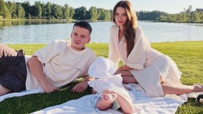 Арсений Шульгин - «Давай, ползи»: Арсений и Лиана Шульгины впервые показали лицо внучки Валерии - 5-tv.ru
