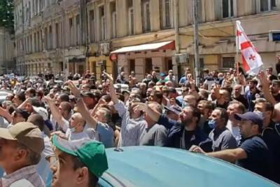 Ираклий Гарибашвили - Митингующие в Грузии выступили с ультиматумом премьер-министру - mk.ru - Грузия - Тбилиси