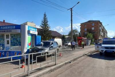 В Красноярске нетрезвый автомобилист сбил детскую коляску и въехал в ларек с мороженым - kras.mk.ru - Красноярск