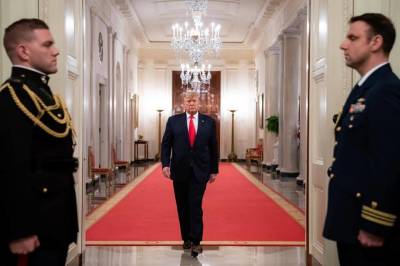 Дональд Трамп - Джо Байден - Трамп заявил, что Байден при выводе войск из Афганистана дарит оружие и имущество боевикам - topwar.ru - США - Афганистан