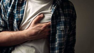 Врачи описали свидетельствующие об инфаркте боли в груди - iz.ru - Англия - Израиль