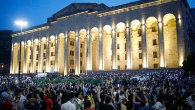 Представители СМИ вышли на антиправительственный митинг в Тбилиси - mir24.tv - Грузия - Тбилиси