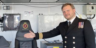 Капитан эсминца HMS Defender получил медаль "Защитник Украины" - ruposters.ru - Россия - Украина - Англия