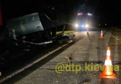 Под Киевом перевернулось авто с детьми, есть жертвы (фото) - facenews.ua - Украина - Киев - Киевская обл. - район Бориспольский