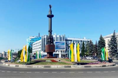 Липецк ко Дню города украсили цветными флагами - lipetskmedia.ru - День - Липецк