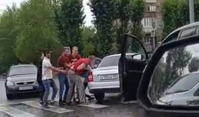 Драку на улице Рижской в Тюмени устроили водители - nashgorod.ru - Тюмень