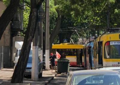 Движение общественного транспорта остановлено в Одессе: кадры коллапса - politeka.net - Украина - Киев - Одесса - район Раздельнянский