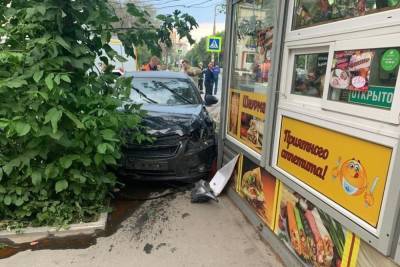 Полиция рассказала подробности ДТП с наездом на палатку с шаурмой в Рязани - rzn.mk.ru - Рязань