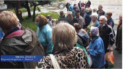 В Донецке старикам раздают бесплатные кашу и хлеб. Видео - real-vin.com - Украина - Донецк - Донецкая обл.