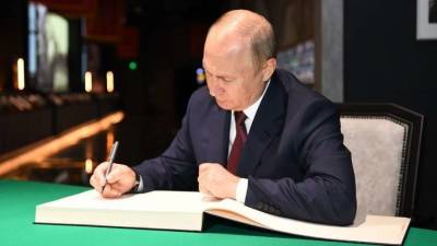Владимир Путин - Путин написал сказку, как «Россия сделала все, чтобы остановить братоубийство» в Украине - lenta.ua - Россия - Украина - Белоруссия - Донецк - Луганск