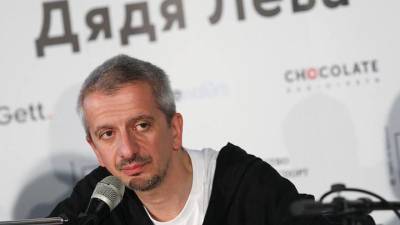 Константин Богомолов - Билеты в Театр на Малой Бронной подарят привившимся в Гостином Дворе - vm.ru
