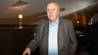Похоронивший жену Аркадий Инин попал в реанимацию из-за рака - 5-tv.ru